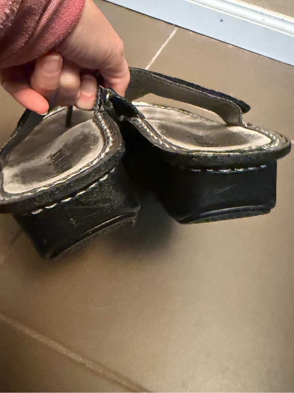 ALEGRIA Gray Carina Pewter Leather Comfort Thong Sandal Size 39 US 9 Silver - Picture 11 of 15